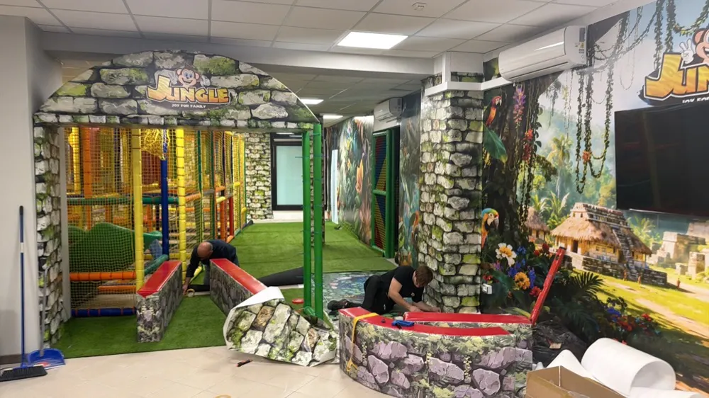 Allestimento parco giochi indoor con materiali certificati UNI EN 1176